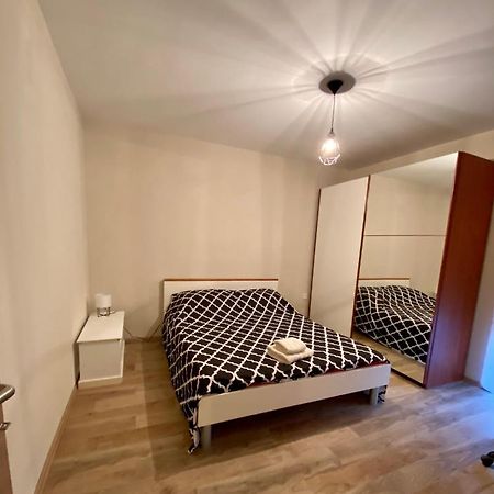 Apartment With Balcony And Free Parking Zadar Exterior foto